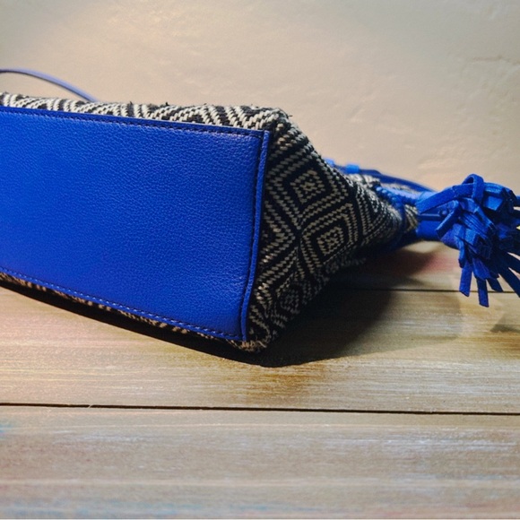 Fossil Rayna Drawstring Crossbody - Picture 5 of 9